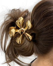 Petal Elegance Oversized Hair Clip